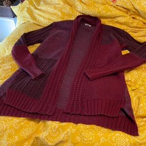 URBAN OUTFITTERS SWEATER